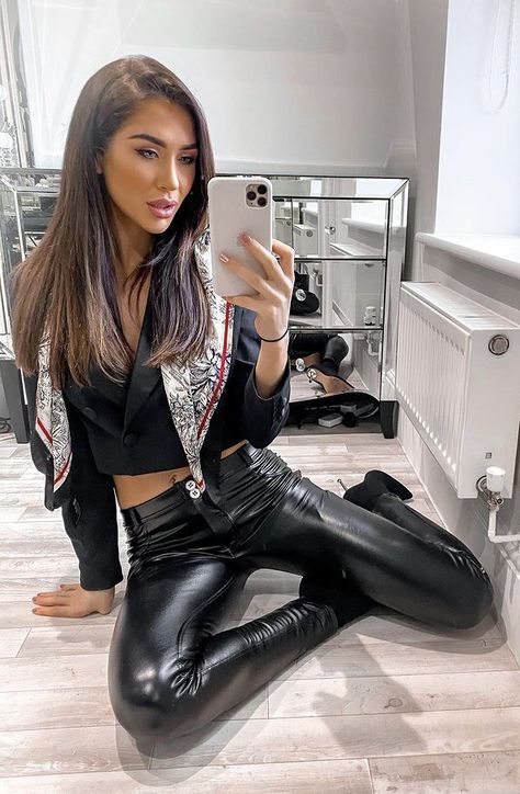 Freddy Pants, Zipper Leggings, Edgy Looks, Casual Pants Style, Leather Pants Women, Shiny Leggings, Black Leather Pants, Leather Trousers, Faux Leather Pants