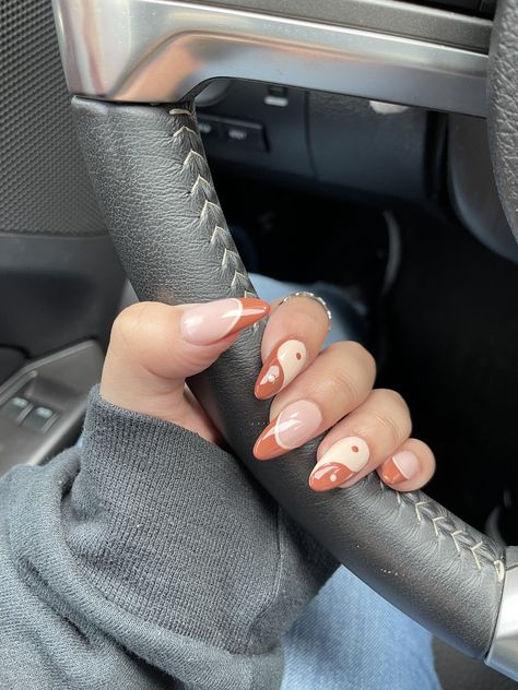 Cream Colored Nails With Design, Brown And Cream Nail Designs, Cream Brown Nails, Cream And Brown Nails, Brown And Cream Nails, Cream Nails Designs, Brown And White Nails, Oval Acrylic Nails, Uñas Aesthetic