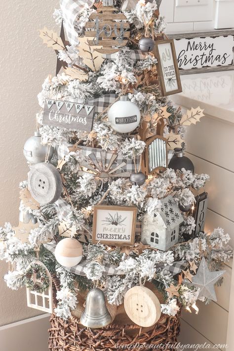 A Farmhouse Style Christmas Tree | Simply Beautiful By Angela Farmhouse Style Christmas Tree, Christmas Tree Topper Rustic, Christmas Tree Inspiration Rustic, Tree Inspiration, Farmhouse Style Christmas, Christmas Tree Decorating Themes, Farmhouse Christmas Tree, Christmas Tree Decorations Diy, Christmas Tablescape