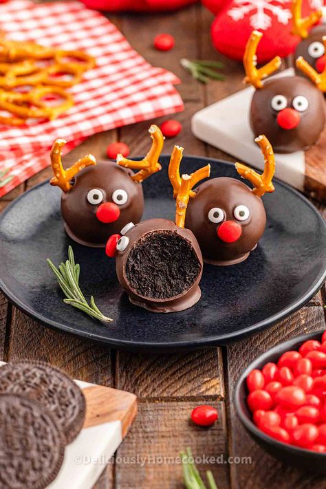 Reindeer Oreo balls Oreo Truffle Reindeer, Reindeer Oreo Truffles, Oreo Cake Pops Christmas, Reindeer Oreo Balls, Reindeer Oreos, Christmas Oreo Balls, Deer Cookies, Oreo Cookie Truffles, Oreo Balls Christmas