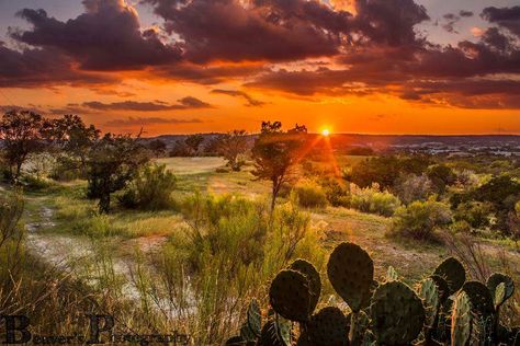 https://www.facebook.com/TexasHillCountry/photos/a.307413635190.336102.226813135190/10154904789830191/?type=1 Texas Sunrise, Kerrville Texas, Texas Sunset, Sunrise Nature, Nice Pic, South Texas, West Texas, Texas Hill Country, Hill Country