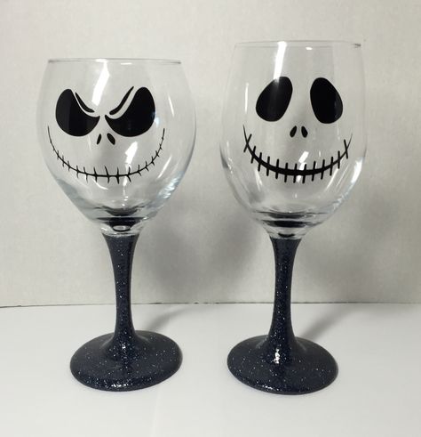 Jack Skellington Wine Glass Diy, Halloween Wine Glasses Diy, Halloween Wine Glasses, Horror Crafts, Candle Painting, Halloween Canvas Art, Painted Glassware, Diy Wine Glasses, Decorated Wine Glasses