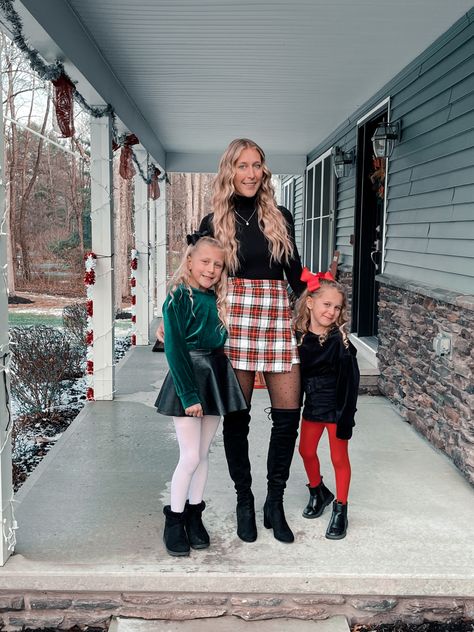 Mom Daughter Christmas Outfits, Mother Daughter Christmas Outfits, Plaid Skirt With Tights, Plaid Skirt Outfit Winter, Black Christmas Outfit, Christmas Concert Outfit, Black High Knee Boots, Christmas Plaid Outfit, Western Family Photos