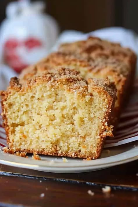 Cozy up with this Spiced Eggnog Loaf, filled with warm spices, creamy eggnog, and a sweet crumble topping. Perfect for the holidays! Eggnog Loaf, Spiced Eggnog, Creamy Eggnog, Dessert Smoothie, Festive Desserts, Bread Snacks, Vanilla Pudding Mix, Soup Dinner, Crumble Topping