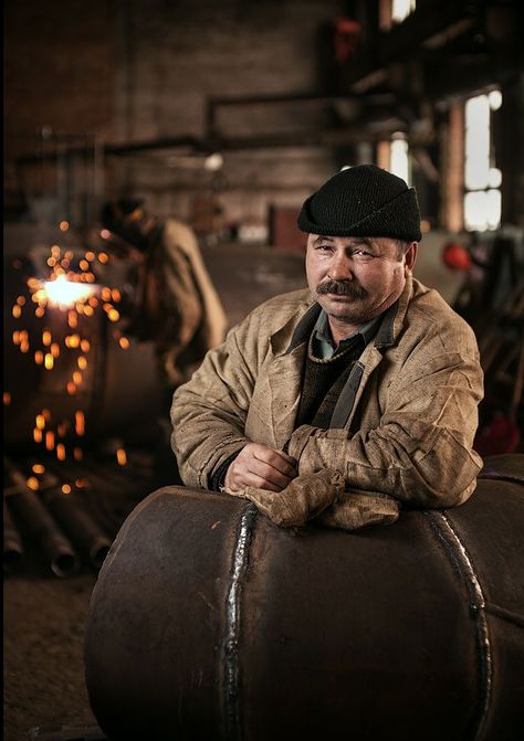 Factory Photography, Photography Organizations, Headshot Poses, Corporate Portrait, Environmental Portraits, Reportage Photography, Industrial Photography, Corporate Headshots, Face Characters