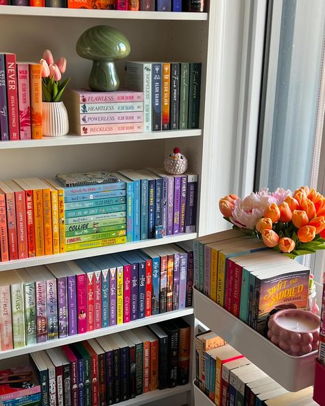 Lil bookshelf tour 🫶🏻💓🏹🌿 QOTD: how do you organize your books? (Author/ genre/ colour/ vibes?) . . . . #bookshelf #bookshelfdecor #bookshelfie #books #reader #bookaesthetic #beautifulbooks #prettybooks #aestheticbooks #bookstack Readers Bedroom, Books Shelf Ideas, Book Case Decor, Book Corner Ideas Bedroom, Bookshelf Goals, Bookshelf Tour, Clean Room Motivation, Dream Home Library, Bookshelf Aesthetic