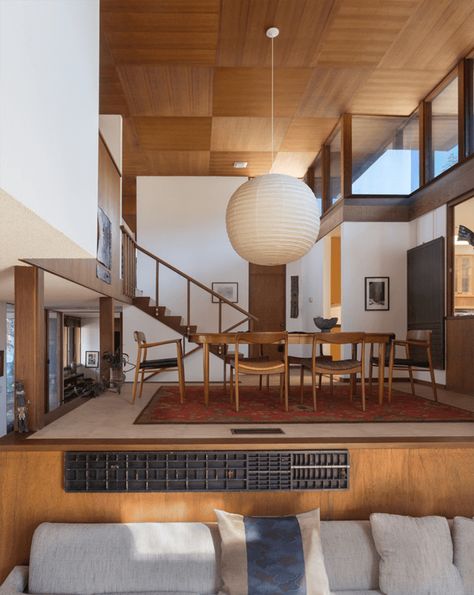 Inside the Spanner Residence designed by architect Rex Lotery. #midcentury Modern 1960s Home, Japanese Kitchen Cabinets, 70s Aesthetic Interior Design, 70’s Interior Design, Ray Kappe, Mid Century Modern Architecture, Midcentury Interior, 70s House, 1960s Home