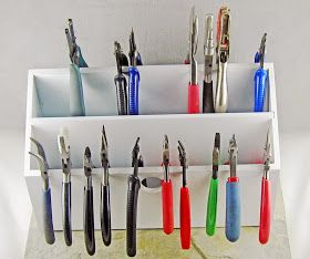 Diy Jewelry Tool Holder, Diy Pliers Holder, Plier Storage, Pliers Storage, Jewelry Tools Organization, Studio Hacks, Jewelry Studio Organization, Jewellery Workshop, Jewerly Organizer