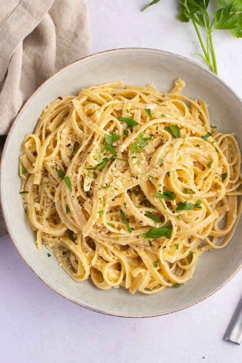 This classic recipe for buttered noodles will please kids and adults alike! With just 4 ingredients, you'll have a comfort food meal everyone will adore. White Noodles Recipe, Couscous Tabbouleh, Buttery Noodles, Buttered Noodles Recipe, Butter Noodles, Delicious Sides, Best Pasta, Whole Roasted Cauliflower, Buttered Noodles