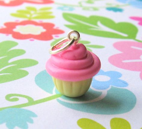 Tiny Clay Cupcake | Just trying to see how small I can get m… | Flickr Cupcake Clay, Clay Cupcake, Polymer Clay Cupcake, Small Cupcakes, Clay Things, Sculpey Clay, Clay Tutorials, Art Aesthetic, Clay Projects