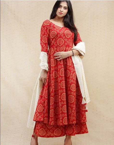 Beautiful bandhani printed kurti suit. Bandini Suit Design, Chunri Print Suit Design, Chunri Print Kurti Designs, Bandhani Suits Design Salwar Kameez, Salwar Suit Neck Designs, Suits For Women Indian, Printed Kurti Designs, Kurti Suit, Trendy Kurti