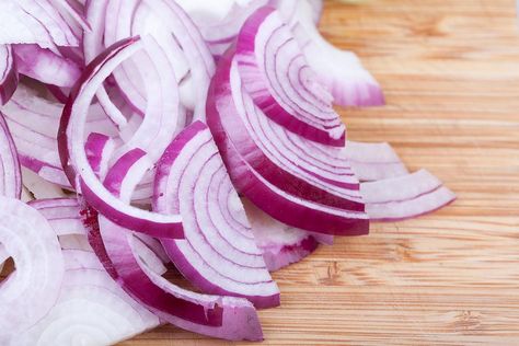 How to Make Fried Onions in the Microwave (No Smell & Less Mess)! #Vegetables #cookingtips #onions #30Seconds https://30seconds.com/food/tip/10572/How-to-Make-Fried-Onions-in-the-Microwave-No-Smell-Less-Mess?hl=cooking Sore Throat Medicine, Chest Congestion Remedies, Cramp Remedies, Home Remedies For Bronchitis, Aphrodisiac Foods, Asthma Remedies, Low Estrogen, Chest Congestion, Home Remedies For Hair