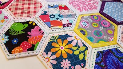 Qayg Hexagon Quilt, How To Make A Hexagon Quilt, Hexagon Quilt As You Go, Qayg Hexagons, Hexagon Quilt Pattern Free, Hexie Coasters, Hexagon Quilt Ideas, Epp Quilt Patterns, Quilting Hexagons