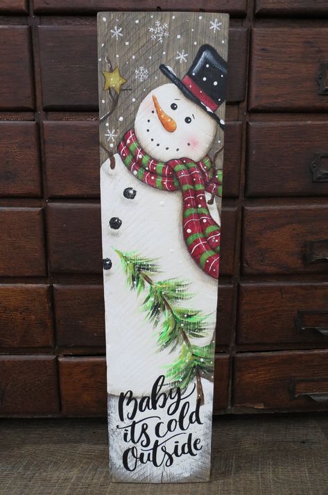 Porch Leaners, Christmas Wooden Signs, Christmas Paintings On Canvas, Pallet Christmas, Fun Ornaments, Snowman Painting, Christmas Decorations Diy Outdoor, Christmas Signs Wood, Christmas Wood Crafts