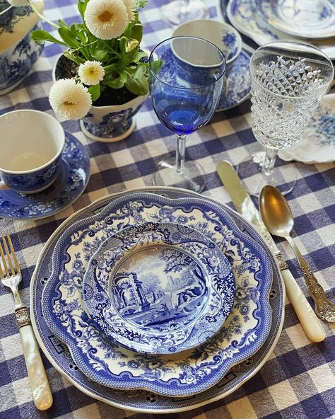 Red Blue Table Setting, Spode Plates, Blue And White Tablescapes, Eclectic Table, Dining Room Table Settings, Vintage High Tea, Poetry Tea, Spode Blue Italian, Blue Table Settings