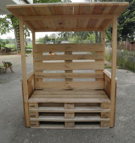 Outdoor Patio Ideas With Pallets, Wooden Pallet Table Outdoor, Pallet Farm Projects, Old Pallets Diy Ideas, Diy Wood Projects To Sell Easy Crafts Pallet Ideas, Easy Diy Pallet Projects, Furniture Pallet Ideas, Projects With Pallets, Pallet Table Outdoor