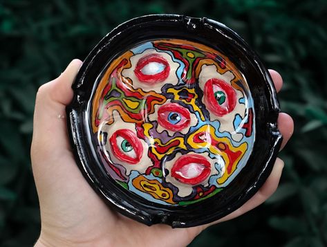 Ashtray Painting Ideas, Eye Ashtray, Ashtray Clay, Art Studio Design, Sculpture Art Clay, Pottery Painting Designs, Clay Diy Projects, Keramik Design, Pottery Crafts