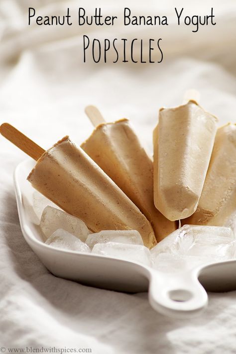 Banana Ice Pop Recipes, Banana Peanut Butter Popsicles, Creamy Popsicle Recipes, Easy Banana Ice Cream, Peanut Butter Popsicles, Banana Popsicle Recipes, Healthy Ice Pops, Yogurt Popsicle Recipes, Frozen Yogurt Popsicles