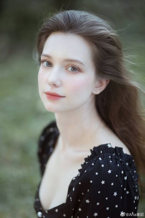 Anastasia Cebulska, Pale White Skin, Skin White, White Skin, Pale Skin, Beautiful Smile Women, Hairstyle Ideas, Beautiful Eyes, Woman Face