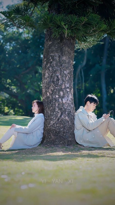 Korean Dp, Couples Eyes Contact, Muslim Wedding Photos, Album Cover Wallpaper Collage, Korean Drama Romance, India Photography, Best Friend Gifs, Cover Wallpaper, Japanese Movies