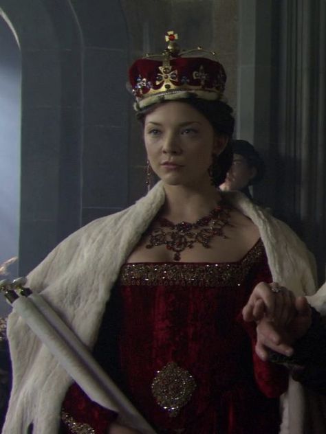 Anne Boylen, Anne Boleyn Aesthetic, Natalie Dormer Anne Boleyn, Drama Clothes, Tudor Series, The Tudors Tv Show, Fur Costume, Tudor Dynasty, Medieval Aesthetic