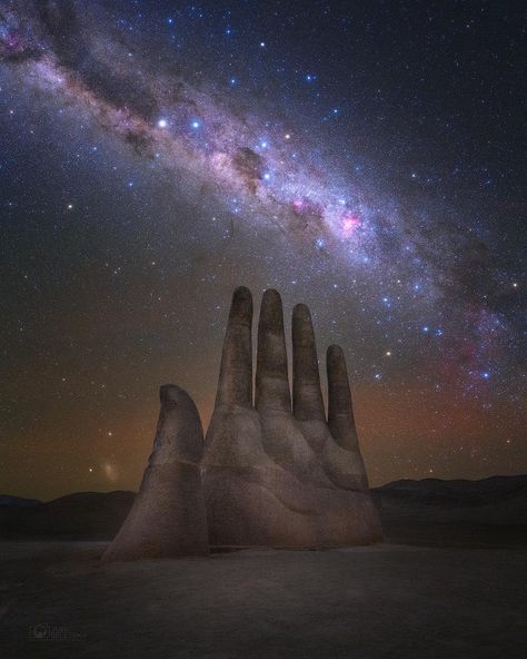 Hand of the Desert, Chile Vacay Spots, Atacama Desert Chile, Cold Deserts, Atacama Desert, Lincoln Logs, Desert Photography, Chile Travel, Hand Photo, Space Pictures