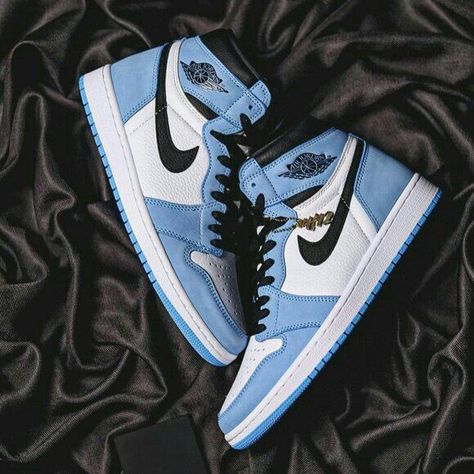 Jordan 1s Aesthetic, Jordan 1 Retro High Unc Patent, Air Jordan Blue, Jordan 1 Blue, Sneaker Website, Shoes Wallpaper, Blue Jordans, Nike Air Jordan 1 Retro, All Nike Shoes