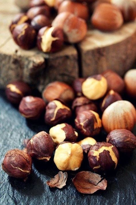 Brown Food, Nut House, How To Roast Hazelnuts, Dried Fruits, Fruits And Veggies, Hazelnut, Health And Nutrition, Food Photo, Fruits And Vegetables