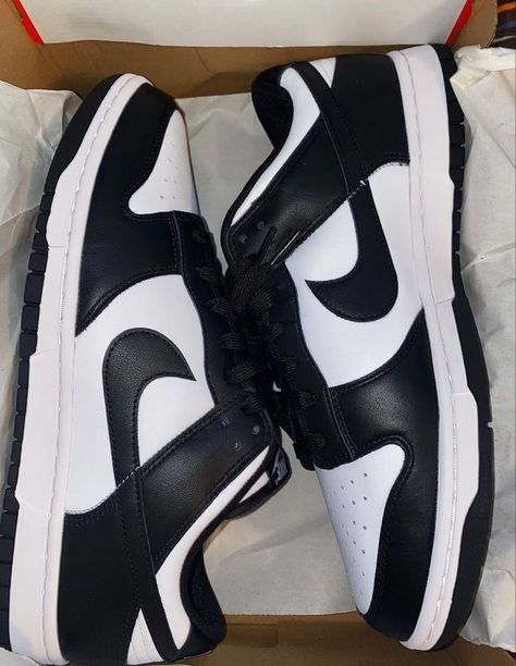 Nike Blazer Women, Nike Air Huarache White, Black And White Nikes, Pretty Shoes Sneakers, Fashion Shoes Sneakers, Nike Air Max For Women, White Sneakers Women, Pink Nikes, Nike Dunk Low