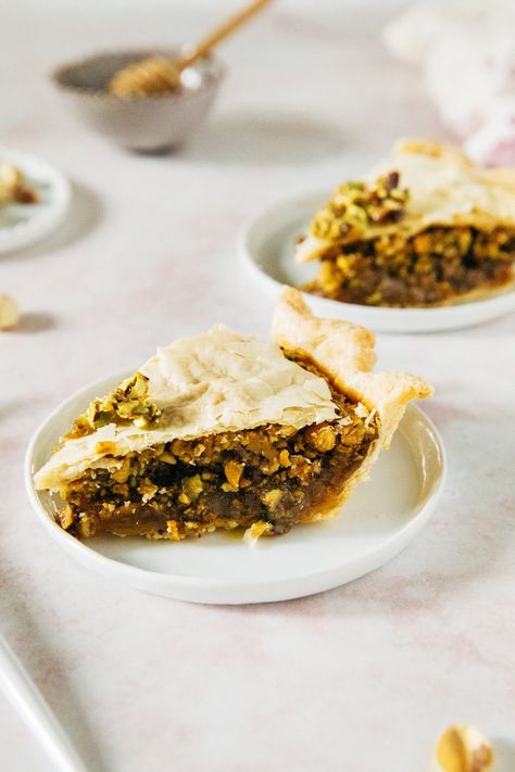 pistachio honey pie | hummingbird high || a desserts and baking blog Pistachio Pie Recipe, Pistachio Pie, Beef Empanadas Recipe, Awesome Desserts, Spring Food, Pretty Desserts, Sweet Pies, Honey Pie, Summer Baking