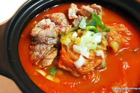 Jigae Recipe, Kimchi Jigae Recipe, Traditional Kimchi, Jjigae Recipe, Easy Kimchi, Street Snacks, Kimchi Jjigae, Kimchi Stew, Asian Soups