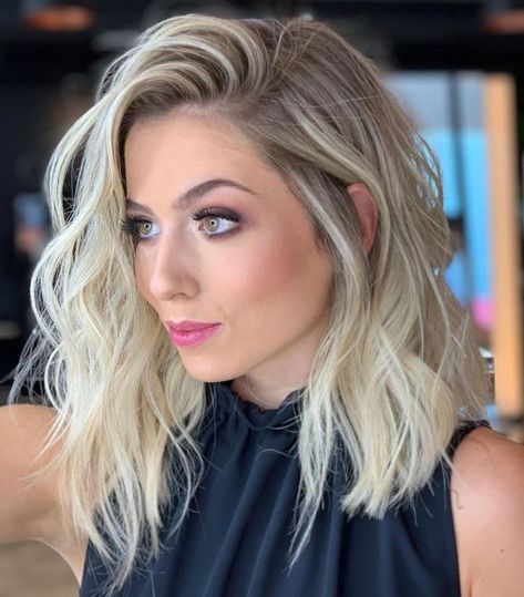 Wavy Angled Blonde Combover Lob Shoulder Length Hair Blonde, Shoulder Length Blonde, Blonde Lob, Long Bob Haircuts, Shoulder Hair, Mid Length Hair, Medium Hair Cuts, Long Bob, Shoulder Length Hair