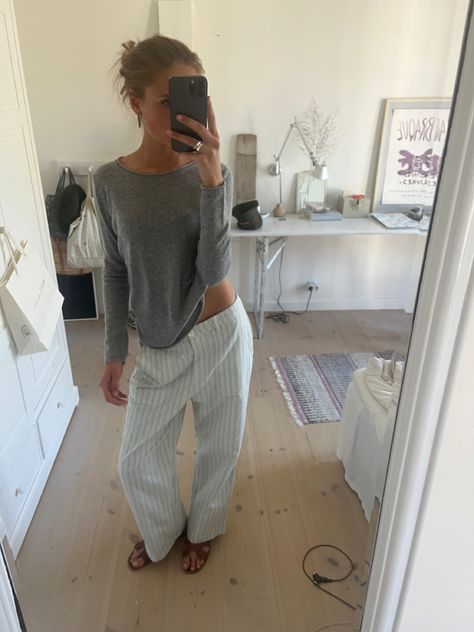 #summer #aesthetic #fashion #summervibes Cafe Worker Outfit, Cafe Worker, Summer Aesthetic Fashion, Stockholm Outfit, Aesthetic 2024, Lazy Outfits, Cool Fits, Outfits Ideas, Summer Aesthetic