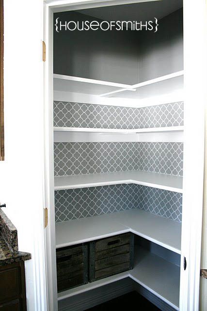 Pantry Makeover Manchester Tan, Corner Closet, Corner Pantry, Desain Pantry, Hiasan Bilik Tidur, Pantry Makeover, Diy Pantry, Pantry Closet, Closet Organization Diy