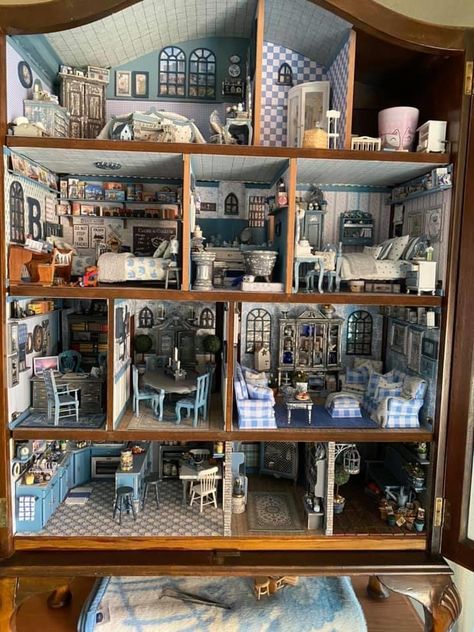 A Dolls House Henrik Ibsen Aesthetic, Homemade Dollhouse, Dollhouse Victorian, Dollhouse Interiors, Sublimation Ideas Projects Inspiration, Neon Room, Doll House Plans, Mini Doll House, Doll House Crafts