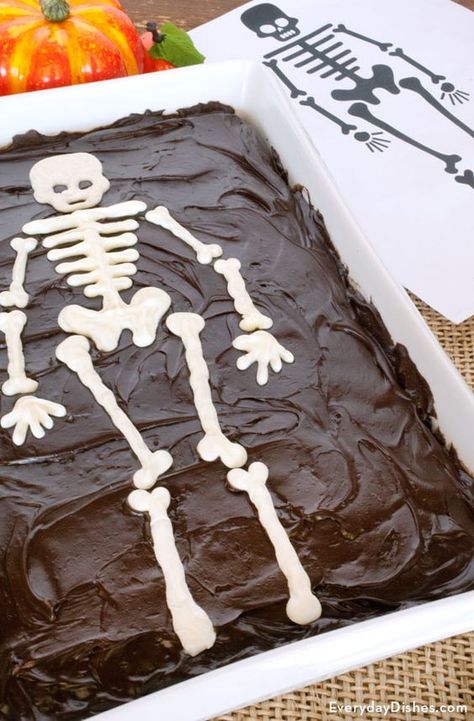 Get your spook on—choose any cake and top it with this super easy skeleton template for Halloween! Skeleton Cake Birthday, Skeleton Birthday Cake, Printable Skeleton Template, Skeleton Cakes, Halloween Sheet Cake, Skeleton Birthday, Skeleton Template, Skeleton Cake, Bone Cake