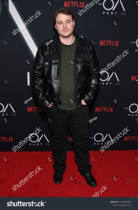 LOS ANGELES - MAR 19: Emory Cohen arrives for the Netflix \ #Ad , #spon, #MAR#LOS#ANGELES#arrives Emory Cohen, The Oa, Attractive Guys, Attractive People, Graphic Design Art, Art Illustration, Design Art, Illustration Art, Angeles