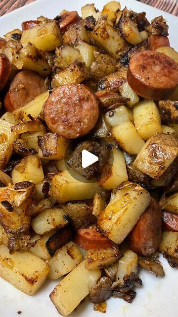 Easy Dinner With Potatoes, Sausage Link Dinner Ideas, Potatoes And Sausage Skillet, Sausage Potatoes Skillet, Fried Potatoes And Sausage, Cheesy Sausage And Potatoes Skillet, Sausage Potato Onion Skillet, Sausage Potato Skillet, Breakfast Potatoes Skillet