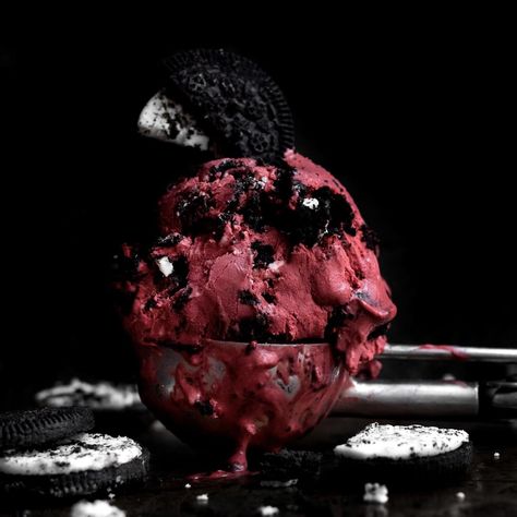 Red Velvet Ice Cream Goth Ice Cream, New York Crumb Cake, Red Ice Cream, Red Velvet Ice, Velvet Desserts, Black Ice Cream, Red Velvet Ice Cream, Light Cake, Red Desserts