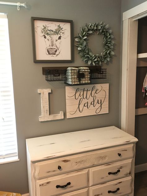 Farmhouse Nursery Farmhouse Nursery Decor, Cow Nursery, Farmhouse Nursery, Girl Nursery Room, Rustic Nursery, Nursery Baby Room, Boho Dekor, Baby Bedroom, Nursery Inspiration