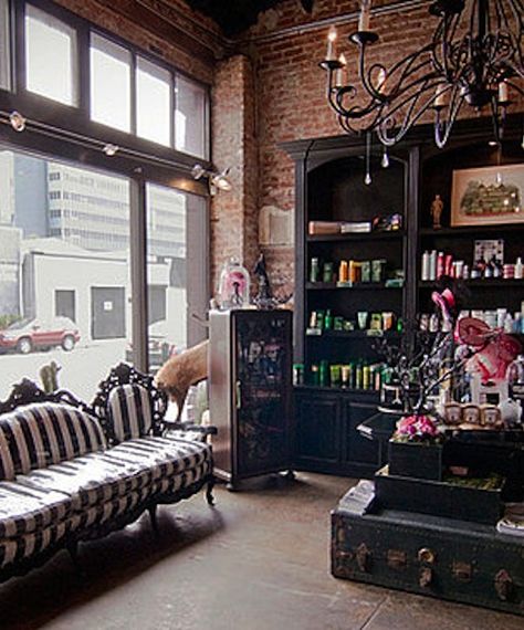 Vintage Beauty Salon, Hair Salon Names, Vintage Hair Salons, Small Salon, Hair Salon Design, Hair Salon Interior, Salon Suites Decor, Party Entrance, Esthetician Room