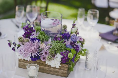 Low Purple Centerpieces Purple Wedding Centerpieces, Purple Centerpieces, Purple And White Flowers, Purple Wedding Theme, Lilac Wedding, Purple Wedding Flowers, Lavender Wedding, Deco Floral, Wedding Table Centerpieces