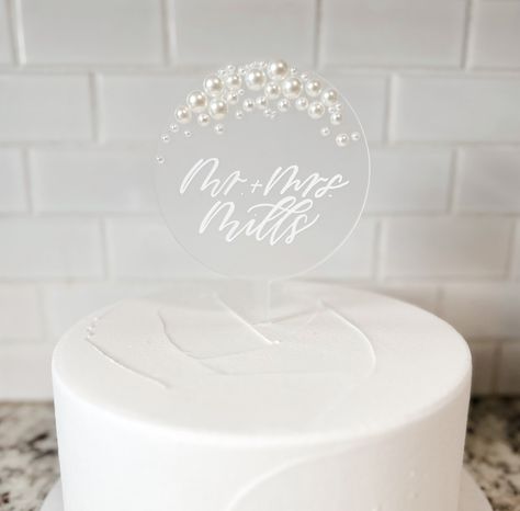 Minimalist Cake Topper, Small Wedding Cake With Pearls, Small White Cake With Pearls, 2 Tier Wedding Cake Simple Pearls, Pearl Cake Topper, Diy Wedding Cake Topper, Elegant Wedding Cake Toppers, Pearl Wedding Cake, Minimalist Cake