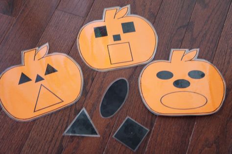 Toddler Approved!: Pumpkin Shape Movement Game for Kids - printables Pumpkins Preschool, Fall Lesson Plans, Halloween Lesson, Halloween Crafting, Toddler Lessons, October Activities, Pumpkin Activities, Fall Lessons, Halloween Preschool