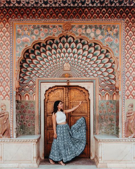 City Palace Jaipur Couple Photography, Jaisalmer Fort Photography, Jaipur Aesthetic Pictures, What To Wear In Jaipur, Jaipur Photography Instagram, Jodhpur Photoshoot, Outfits To Wear In Jaipur, Jaipur Pics, Delhi Photoshoot