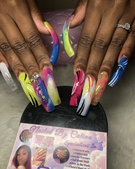 #acrylicnails #nails #90saesthetic 90s Nails Trends, 90 Nails The 90s Art Designs, 90s Nails Acrylic, Curved Acrylic Nails, 90s Nail Art, 90s Nails, Curved Nails, Black Acrylic Nails, Grunge Nails