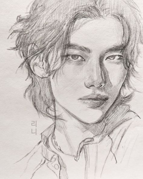 Hyunjin Skz How To Drawing People, Best Art Pencils, Hyunjin As Anime, Pencil Art People, Inspo Pics For Drawing, Drawing Of Hyunjin, Skz Fanart Sketch, Skz Sketch Pencil, Stray Kids Drawings Sketch