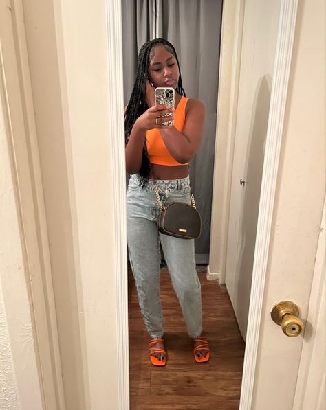 Jeans And Sandals Outfit Black Women, Outfits With Sandals Black Women, Sandal Outfits Black Women, Sandals And Jeans Outfit, Outfits With Sandals And Jeans, Jeans And Sandals Outfit Casual, Sandals Outfit Black Women, Summer Outfits Brunch, Mirror Flicks