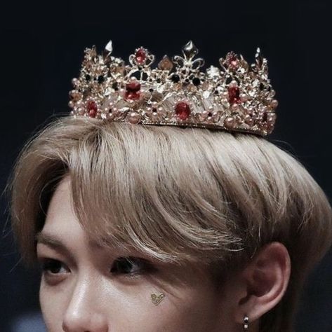 Felix Crown, Prince Felix, Felix Lee, Stray Kids, Elf, Prince, Crown, Red, Quick Saves