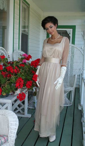 love this! Cream Colored Wedding Dress, Elbow Gloves, Satin Belt, Regency Fashion, Period Dress, Dress Art, Edwardian Dress, Period Clothing, Mother Wedding Dress